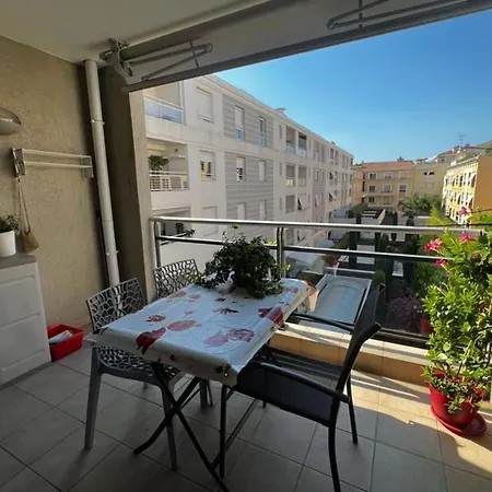 別荘 Etoile D'Antibes One Bedroom Apartment In The Center With Parking