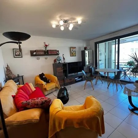 Etoile D'Antibes One Bedroom Apartment In The Center With Parking *