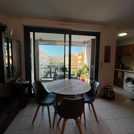 Etoile D'Antibes One Bedroom Apartment In The Center With Parking *
